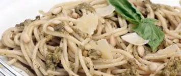 Pasta with hazelnuts pesto