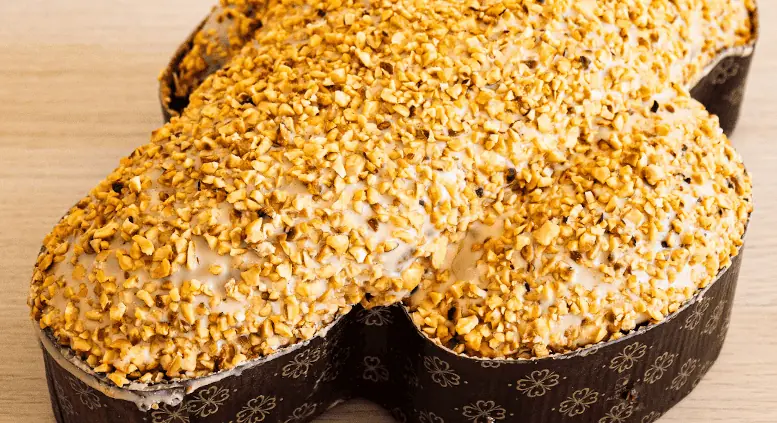 EASTER DOVE CAKE "COLOMBA" WITH PIEDMONT HAZELNUT 1 easter dove cake stuffed with hazelnut cream scoiattolo rosso farm
